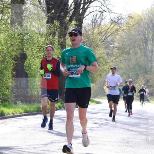 12.04.2026 - 45. Internationalen Wilhelmsburger Insellauf Yannick Fuchs http://msf.ph/oto/9482373 12.04.2026 10:23:01 Laufen 3014, 2892, 3708, 5764 meine-sportfotos.de