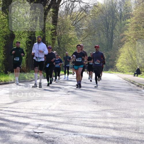 12.04.2026 - 45. Internationalen Wilhelmsburger Insellauf Yannick Fuchs http://msf.ph/oto/9482387 12.04.2026 10:30:45 Laufen 3892, 2711, 5038, 4180, 5416, 408 meine-sportfotos.de