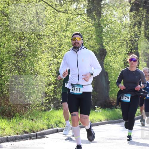 12.04.2026 - 45. Internationalen Wilhelmsburger Insellauf Yannick Fuchs http://msf.ph/oto/9482407 12.04.2026 10:30:47 Laufen 2711, 2479, 5038, 4180 meine-sportfotos.de