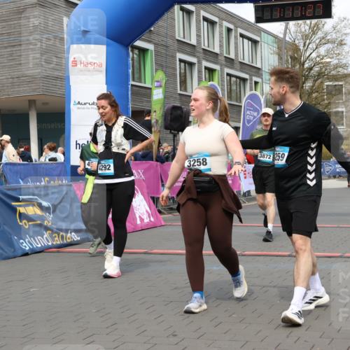 12.04.2026 - 45. Internationalen Wilhelmsburger Insellauf Strokosch-Dieckow http://msf.ph/oto/9482424 12.04.2026 13:24:27 Ziel 4292, 4517, 3872, 5017 meine-sportfotos.de