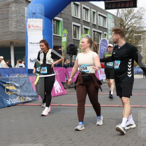 12.04.2026 - 45. Internationalen Wilhelmsburger Insellauf Strokosch-Dieckow http://msf.ph/oto/9482435 12.04.2026 13:24:27 Ziel 4292, 4517, 3872, 5017 meine-sportfotos.de