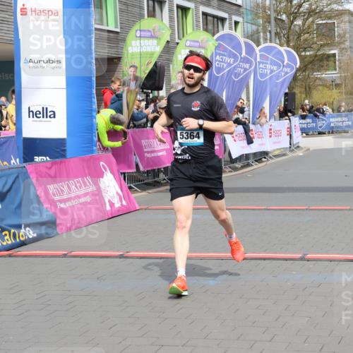 12.04.2026 - 45. Internationalen Wilhelmsburger Insellauf Strokosch-Dieckow http://msf.ph/oto/9482446 12.04.2026 12:48:25 Ziel 5607, 5364 meine-sportfotos.de