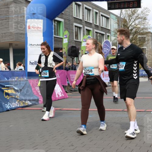 12.04.2026 - 45. Internationalen Wilhelmsburger Insellauf Strokosch-Dieckow http://msf.ph/oto/9482448 12.04.2026 13:24:27 Ziel 4292, 4517, 3872, 5017 meine-sportfotos.de