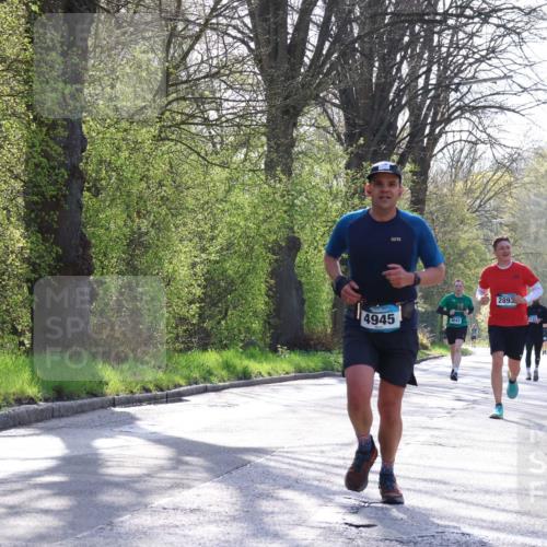 12.04.2026 - 45. Internationalen Wilhelmsburger Insellauf Yannick Fuchs http://msf.ph/oto/9482511 12.04.2026 10:23:12 Laufen 4945, 4043, 2893 meine-sportfotos.de