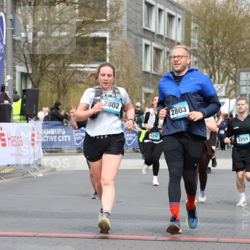 12.04.2026 - 45. Internationalen Wilhelmsburger Insellauf Strokosch-Dieckow http://msf.ph/oto/9482514 12.04.2026 13:24:18 Ziel 3739, 5209, 5212, 2802, 2803, 3258, 3259, 4073 meine-sportfotos.de