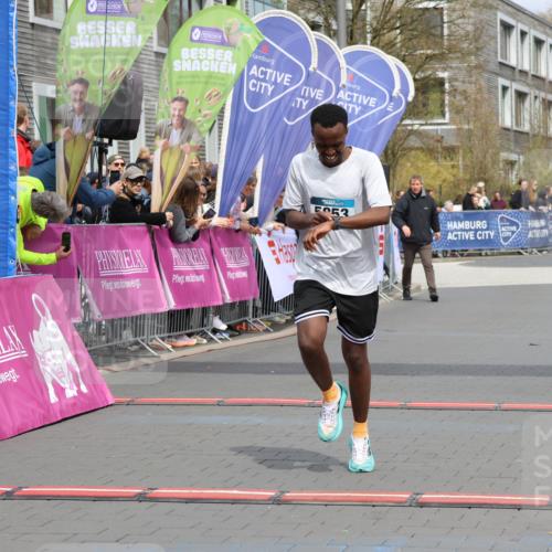 12.04.2026 - 45. Internationalen Wilhelmsburger Insellauf Strokosch-Dieckow http://msf.ph/oto/9482543 12.04.2026 12:48:34 Ziel 5853 meine-sportfotos.de