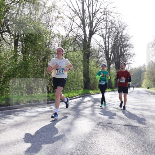 12.04.2026 - 45. Internationalen Wilhelmsburger Insellauf Yannick Fuchs http://msf.ph/oto/9482547 12.04.2026 10:30:58 Laufen 3831, 3991, 4042 meine-sportfotos.de