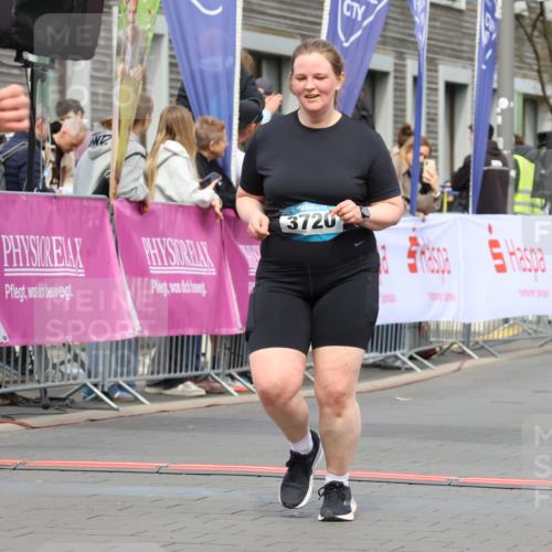 12.04.2026 - 45. Internationalen Wilhelmsburger Insellauf Strokosch-Dieckow http://msf.ph/oto/9482571 12.04.2026 13:24:12 Ziel 2766, 5622, 3739, 5209, 5212 meine-sportfotos.de