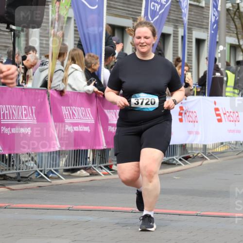 12.04.2026 - 45. Internationalen Wilhelmsburger Insellauf Strokosch-Dieckow http://msf.ph/oto/9482584 12.04.2026 13:24:12 Ziel 2766, 5622, 3739, 5209, 5212 meine-sportfotos.de