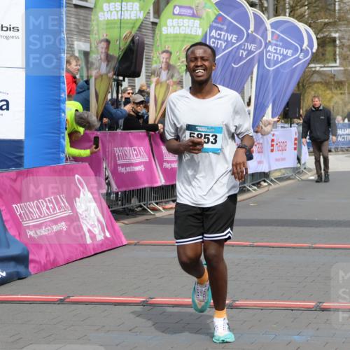 12.04.2026 - 45. Internationalen Wilhelmsburger Insellauf Strokosch-Dieckow http://msf.ph/oto/9482585 12.04.2026 12:48:35 Ziel 5853 meine-sportfotos.de