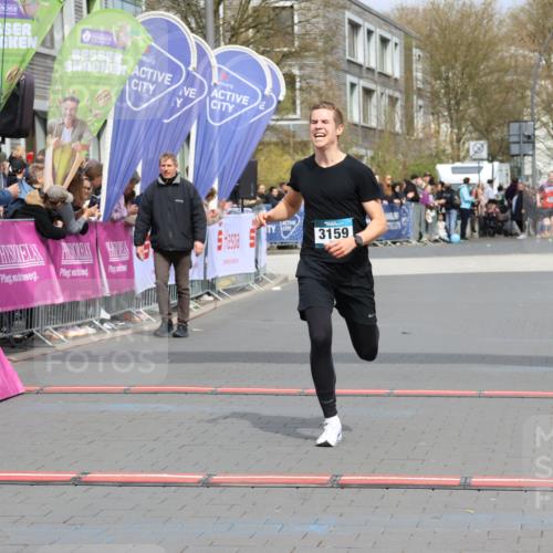 12.04.2026 - 45. Internationalen Wilhelmsburger Insellauf Strokosch-Dieckow http://msf.ph/oto/9482615 12.04.2026 12:48:51 Ziel 3159 meine-sportfotos.de