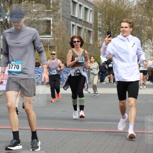 12.04.2026 - 45. Internationalen Wilhelmsburger Insellauf Strokosch-Dieckow http://msf.ph/oto/9482626 12.04.2026 13:24:09 Ziel 2766, 5622 meine-sportfotos.de