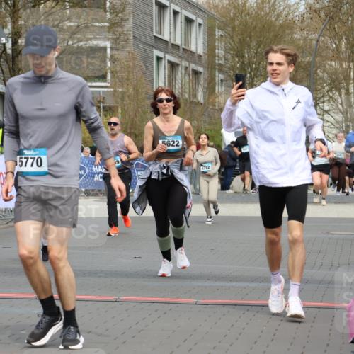 12.04.2026 - 45. Internationalen Wilhelmsburger Insellauf Strokosch-Dieckow http://msf.ph/oto/9482636 12.04.2026 13:24:09 Ziel 2766, 5622 meine-sportfotos.de