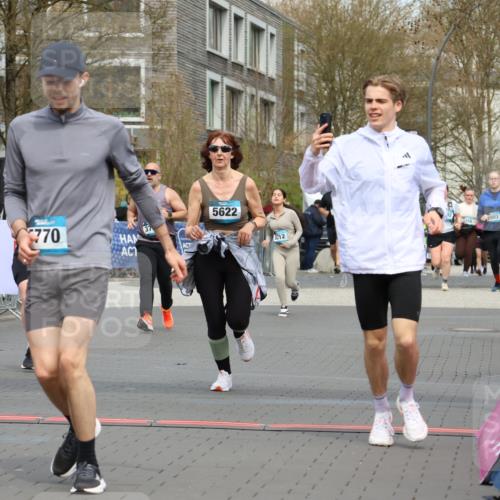 12.04.2026 - 45. Internationalen Wilhelmsburger Insellauf Strokosch-Dieckow http://msf.ph/oto/9482646 12.04.2026 13:24:09 Ziel 2766, 5622 meine-sportfotos.de