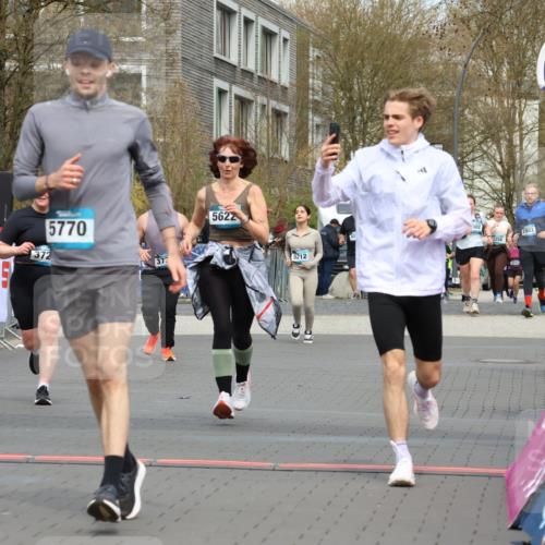 12.04.2026 - 45. Internationalen Wilhelmsburger Insellauf Strokosch-Dieckow http://msf.ph/oto/9482680 12.04.2026 13:24:09 Ziel 2766, 5622 meine-sportfotos.de