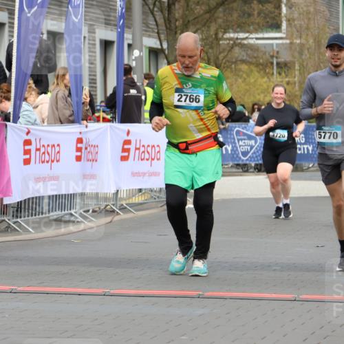 12.04.2026 - 45. Internationalen Wilhelmsburger Insellauf Strokosch-Dieckow http://msf.ph/oto/9482781 12.04.2026 13:24:06 Ziel 2766 meine-sportfotos.de