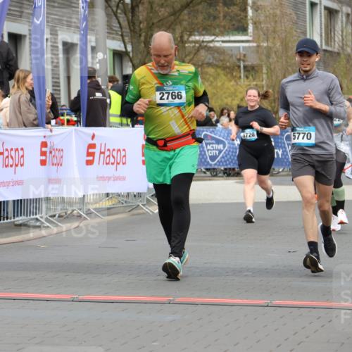 12.04.2026 - 45. Internationalen Wilhelmsburger Insellauf Strokosch-Dieckow http://msf.ph/oto/9482811 12.04.2026 13:24:06 Ziel 2766 meine-sportfotos.de