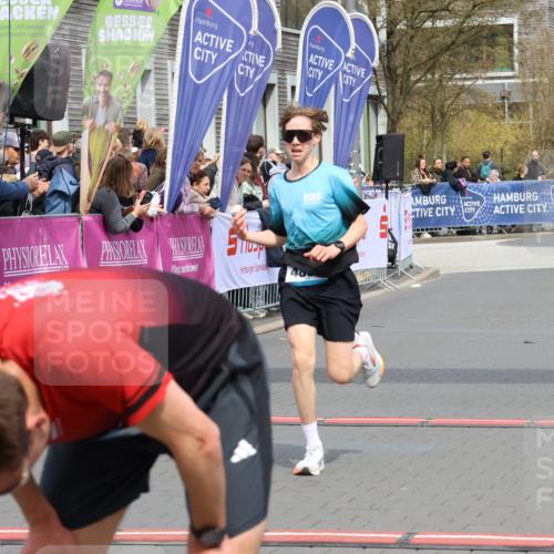 12.04.2026 - 45. Internationalen Wilhelmsburger Insellauf Strokosch-Dieckow http://msf.ph/oto/9482852 12.04.2026 12:49:08 Ziel 4893 meine-sportfotos.de