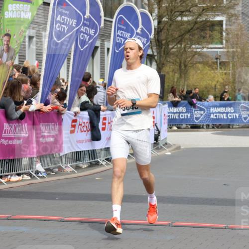 12.04.2026 - 45. Internationalen Wilhelmsburger Insellauf Strokosch-Dieckow http://msf.ph/oto/9482875 12.04.2026 12:49:15 Ziel 3947, 5648 meine-sportfotos.de