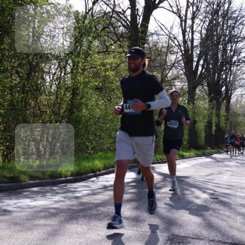 12.04.2026 - 45. Internationalen Wilhelmsburger Insellauf Yannick Fuchs http://msf.ph/oto/9482966 12.04.2026 10:24:03 Laufen 3929 meine-sportfotos.de