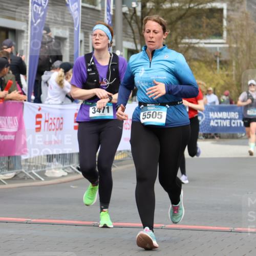 12.04.2026 - 45. Internationalen Wilhelmsburger Insellauf Strokosch-Dieckow http://msf.ph/oto/9482997 12.04.2026 13:23:53 Ziel 4176, 5505, 3471, 3814 meine-sportfotos.de