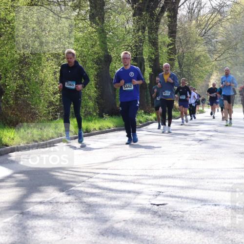 12.04.2026 - 45. Internationalen Wilhelmsburger Insellauf Yannick Fuchs http://msf.ph/oto/9483043 12.04.2026 10:31:44 Laufen 2065, 5442, 5337, 2724 meine-sportfotos.de