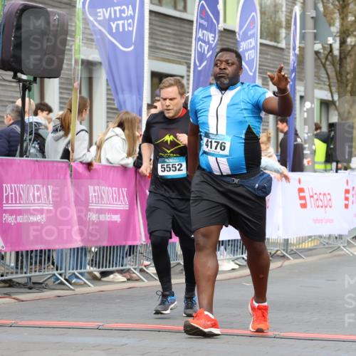 12.04.2026 - 45. Internationalen Wilhelmsburger Insellauf Strokosch-Dieckow http://msf.ph/oto/9483054 12.04.2026 13:23:51 Ziel 3498, 3478, 4176, 5505, 3471 meine-sportfotos.de
