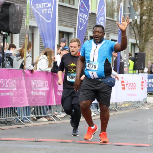 12.04.2026 - 45. Internationalen Wilhelmsburger Insellauf Strokosch-Dieckow http://msf.ph/oto/9483067 12.04.2026 13:23:50 Ziel 3498, 3478, 4176, 5505, 3471 meine-sportfotos.de