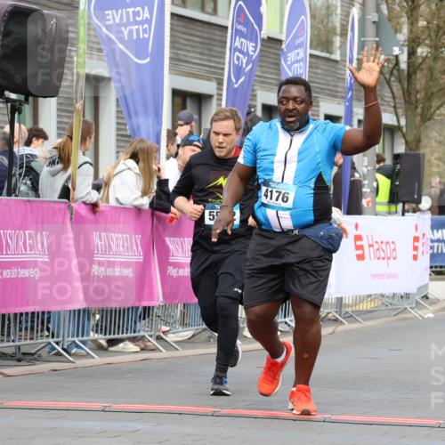 12.04.2026 - 45. Internationalen Wilhelmsburger Insellauf Strokosch-Dieckow http://msf.ph/oto/9483074 12.04.2026 13:23:50 Ziel 3498, 3478, 4176, 5505, 3471 meine-sportfotos.de