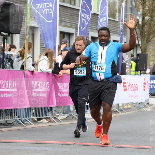 12.04.2026 - 45. Internationalen Wilhelmsburger Insellauf Strokosch-Dieckow http://msf.ph/oto/9483080 12.04.2026 13:23:50 Ziel 3498, 3478, 4176, 5505, 3471 meine-sportfotos.de