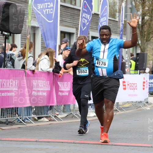 12.04.2026 - 45. Internationalen Wilhelmsburger Insellauf Strokosch-Dieckow http://msf.ph/oto/9483088 12.04.2026 13:23:50 Ziel 3498, 3478, 4176, 5505, 3471 meine-sportfotos.de