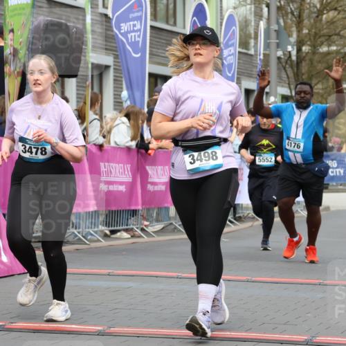 12.04.2026 - 45. Internationalen Wilhelmsburger Insellauf Strokosch-Dieckow http://msf.ph/oto/9483105 12.04.2026 13:23:49 Ziel 3783, 3498, 3478, 4176, 5505, 3471 meine-sportfotos.de