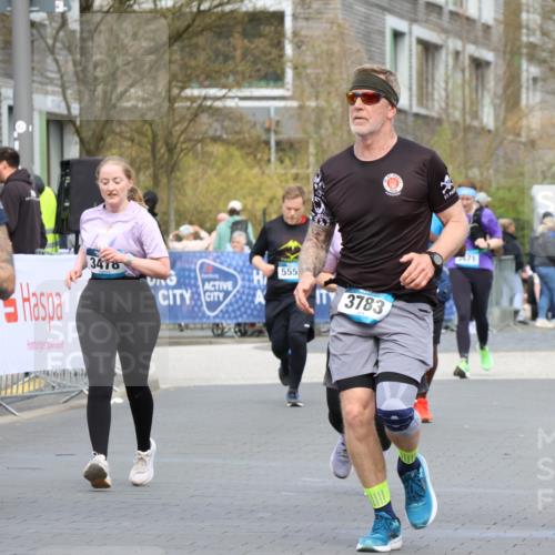 12.04.2026 - 45. Internationalen Wilhelmsburger Insellauf Strokosch-Dieckow http://msf.ph/oto/9483157 12.04.2026 13:23:44 Ziel 5223, 3336, 3783, 3498, 3478 meine-sportfotos.de