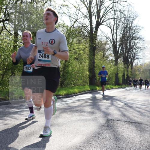 12.04.2026 - 45. Internationalen Wilhelmsburger Insellauf Yannick Fuchs http://msf.ph/oto/9483166 12.04.2026 10:24:23 Laufen 2482, 112, 2488, 3759 meine-sportfotos.de