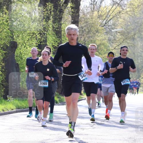 12.04.2026 - 45. Internationalen Wilhelmsburger Insellauf Yannick Fuchs http://msf.ph/oto/9483186 12.04.2026 10:24:27 Laufen 392, 3065, 342, 5238 meine-sportfotos.de