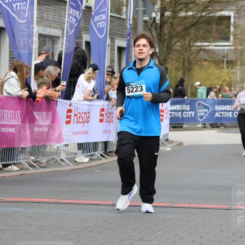 12.04.2026 - 45. Internationalen Wilhelmsburger Insellauf Strokosch-Dieckow http://msf.ph/oto/9483201 12.04.2026 13:23:41 Ziel 5223, 3336, 3783 meine-sportfotos.de