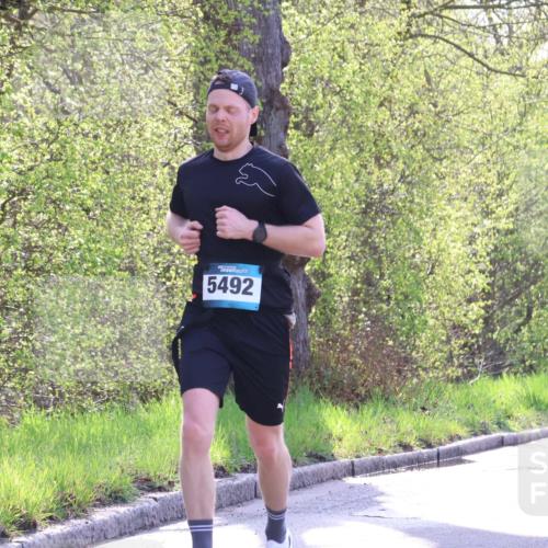12.04.2026 - 45. Internationalen Wilhelmsburger Insellauf Yannick Fuchs http://msf.ph/oto/9483328 12.04.2026 10:24:40 Laufen 5492 meine-sportfotos.de