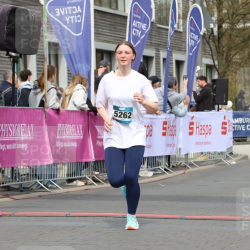 12.04.2026 - 45. Internationalen Wilhelmsburger Insellauf Strokosch-Dieckow http://msf.ph/oto/9483354 12.04.2026 13:23:24 Ziel 4557, 2153, 5262, 4593 meine-sportfotos.de