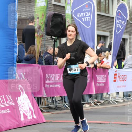 12.04.2026 - 45. Internationalen Wilhelmsburger Insellauf Strokosch-Dieckow http://msf.ph/oto/9483383 12.04.2026 13:23:21 Ziel 5314, 4557, 2153, 5262 meine-sportfotos.de