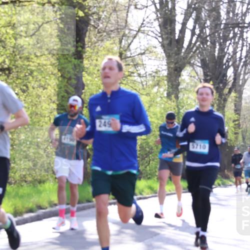 12.04.2026 - 45. Internationalen Wilhelmsburger Insellauf Yannick Fuchs http://msf.ph/oto/9483524 12.04.2026 10:24:56 Laufen 2423, 249, 5710 meine-sportfotos.de