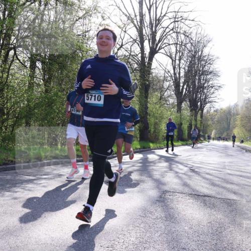 12.04.2026 - 45. Internationalen Wilhelmsburger Insellauf Yannick Fuchs http://msf.ph/oto/9483557 12.04.2026 10:24:59 Laufen 4190, 5710, 5048 meine-sportfotos.de
