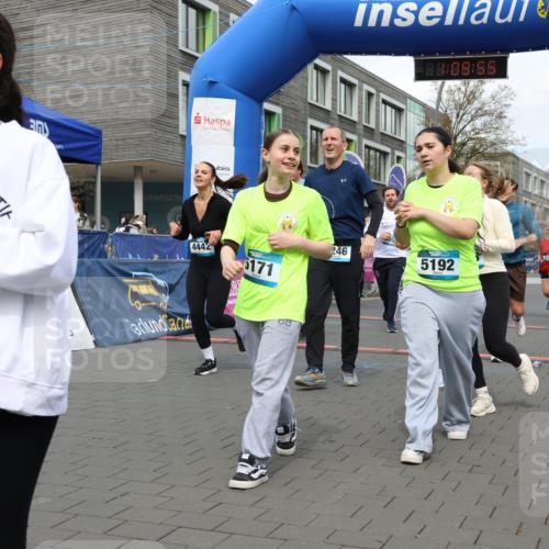 12.04.2026 - 45. Internationalen Wilhelmsburger Insellauf Strokosch-Dieckow http://msf.ph/oto/9483563 12.04.2026 13:22:55 Ziel 2246, 5192, 5171, 3162, 4443, 4442, 3746, 5290, 3057, 3667, 5304, 4210 meine-sportfotos.de
