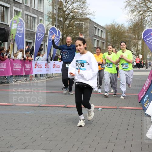 12.04.2026 - 45. Internationalen Wilhelmsburger Insellauf Strokosch-Dieckow http://msf.ph/oto/9483586 12.04.2026 13:22:51 Ziel 5092, 2246, 5192, 5171, 3162, 4443, 4442, 3746, 5290, 3057 meine-sportfotos.de