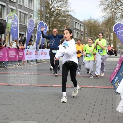 12.04.2026 - 45. Internationalen Wilhelmsburger Insellauf Strokosch-Dieckow http://msf.ph/oto/9483600 12.04.2026 13:22:51 Ziel 5092, 2246, 5192, 5171, 3162, 4443, 4442, 3746, 5290, 3057 meine-sportfotos.de