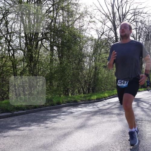 12.04.2026 - 45. Internationalen Wilhelmsburger Insellauf Yannick Fuchs http://msf.ph/oto/9483675 12.04.2026 10:25:09 Laufen 2547 meine-sportfotos.de