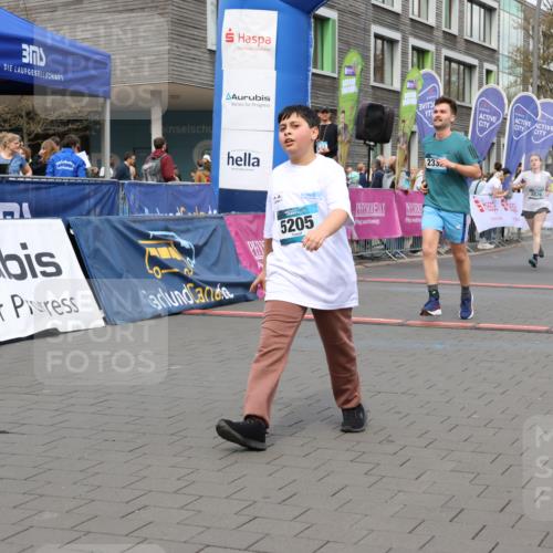 12.04.2026 - 45. Internationalen Wilhelmsburger Insellauf Strokosch-Dieckow http://msf.ph/oto/9483730 12.04.2026 13:22:37 Ziel 2332, 2116 meine-sportfotos.de