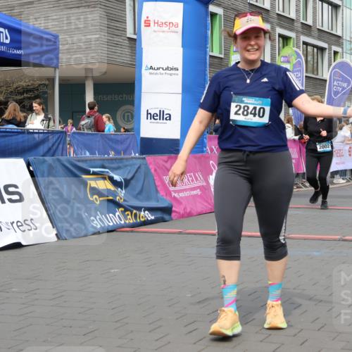 12.04.2026 - 45. Internationalen Wilhelmsburger Insellauf Strokosch-Dieckow http://msf.ph/oto/9483783 12.04.2026 13:22:32 Ziel 5462, 5205, 4809, 2002, 2332 meine-sportfotos.de