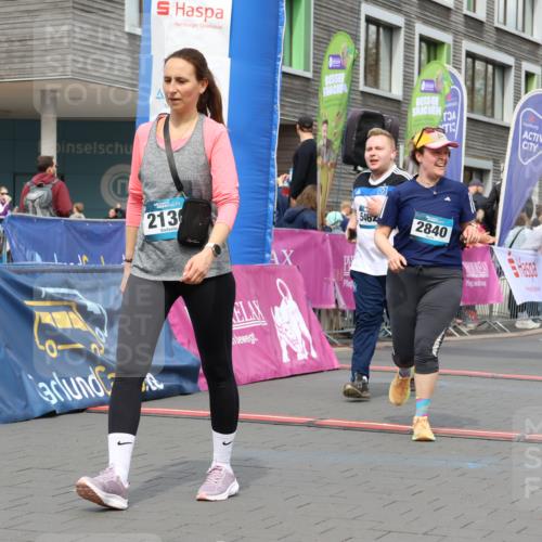 12.04.2026 - 45. Internationalen Wilhelmsburger Insellauf Strokosch-Dieckow http://msf.ph/oto/9483803 12.04.2026 13:22:29 Ziel 2130, 2840, 3998, 5462, 5205, 4809, 2002 meine-sportfotos.de