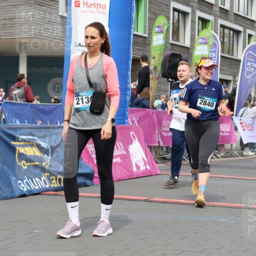 12.04.2026 - 45. Internationalen Wilhelmsburger Insellauf Strokosch-Dieckow http://msf.ph/oto/9483809 12.04.2026 13:22:29 Ziel 2130, 2840, 3998, 5462, 5205, 4809, 2002 meine-sportfotos.de