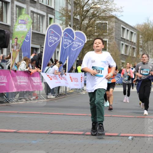 12.04.2026 - 45. Internationalen Wilhelmsburger Insellauf Strokosch-Dieckow http://msf.ph/oto/9483875 12.04.2026 13:22:20 Ziel 3251, 5201, 3109, 4404, 4362, 2473, 2552 meine-sportfotos.de